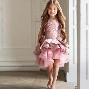 Vintage Kwiat Dziewczyna Sukienki Krótkie Długość Kolana Asymetryczne Flowergirl Suknie Zroszony Aplikacje Koronki Tulle Ruffles Kids Suknia Na Weddings