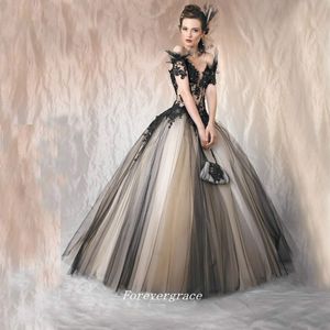 Vintage Short Sleeves Ball Gown Black Wedding Dress Puffy Applique Tulle Women Gothic Bridal Gown Plus Size