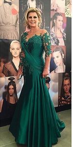 Classic Green Mother Of The Bride Dresses Half Sleeve Lace Plus Size Mother Of Groom Dress For Wedding Sheer Neck Evening Gowns292J