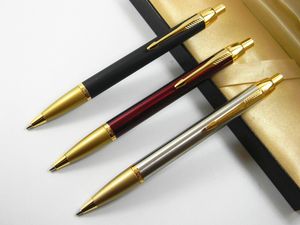 2 peças de caneta esferográfica Business IM Series com acabamento dourado + 1 recarga de caneta esferográfica de escrita