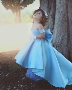 Bel cielo Blu Blue Flower Girls Dresss for Weddings Off spalla a bassa lunghezza di bassa lunghezza grande arco di compleanno per bambini abiti da concorso