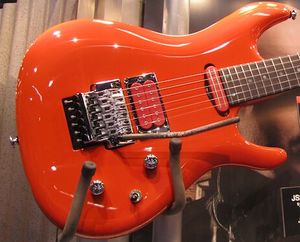 Custom JS2140 Joe Muscle Car Orange E-Gitarre Floyd Rose Tremolo-Brücke, HS-Tonabnehmer, luxuriöse Abalone-Dot-Einlage, Chrom-Hardware