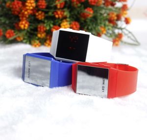 الساعات الإلكترونية الفائقة ليد الفائقة LED Silicone Sports Fashion Square Watch Watch Woth