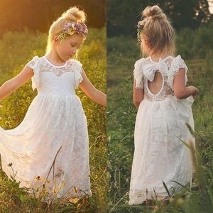 Bohemian Flower Girl Sukienki na Wesela 2017 Tanie Koronki Klejnot Krótki Rękaw Łuk Cut Out Back Herbata Długość Pierwsza Komunia Dress EN4216