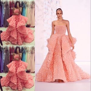 Gorgeous Blush Pink Aftonklänning Sexig Stropplös Skiktad Ruffles Charmig kändis Party Dress 2017 Custom Gjorda Bedövning Röd Carpet Dress