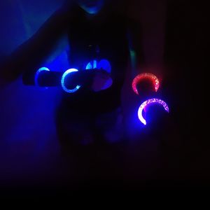 LED Flash Blink Brillo Braceletes Color Cambio de color Luz de acrílico Lámpara Lámpara Luminosa Hand Ring Party Fluorescence Stage Stage Bangle Hot8