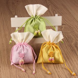 Chinesischen knoten Patchwork Kleine Taschen für Schmuck Verpackung Satin Kordelzug Aufbewahrungstasche Spice Sachet Candy Geschenkbeutel Hochzeitsfestbevorzugung 2 stücke