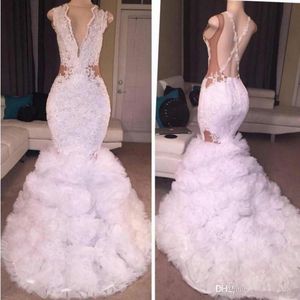 Sydafrikanska 2K17 Prom Klänningar Lång Lace Appliques Plunging Deep V Neck Criss Cross Bemraps Mermaid Evening Gowns Vintage Formell Party Dress