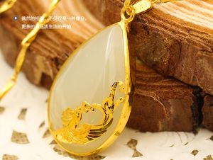 Guld inlagda jade vita vattendroppar (Talisman) Phoenix i andra stycket Halsband hänge