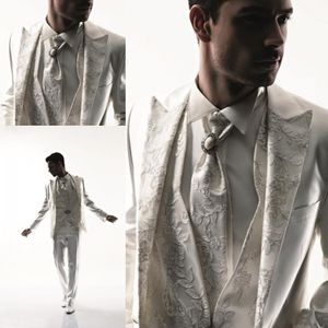 Luxuriöse schwarze Bräutigam-Smokings mit weißer Stickerei 2014 zweireihige formelle Anzüge Slim Fit Hochzeitsanzug für Männer (Jacke + Hose + Weste)