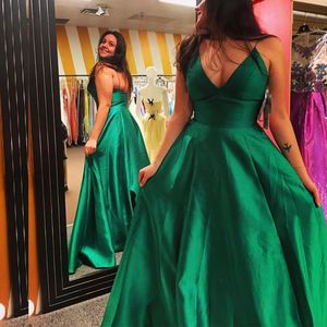 Emerald Green Prom Klänningar Ny Ankomst Plus Storlek Spaghetti Straps Ärmlös Enkel Elegant Evening Party Gowns Custom Gjorda