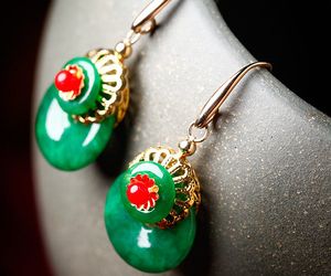 Gold plated alloy green jade to restore ancient ways Anti allergic stud earrings eardrop. The choice of beauty