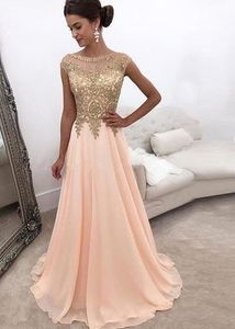 2017 Arabski Różowy Prom Dresses Jewel Neck Illusion Cap Rękawy Długość podłogi Lace Aplikacje Zroszony Plus Size Dress Dress Party Pagewan