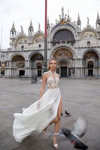 Mode Lace Applique Bröllopsklänningar Beaded Lår Höga Slitsar Klänningar Plus Storlek Bröllopsklänning Med Sash