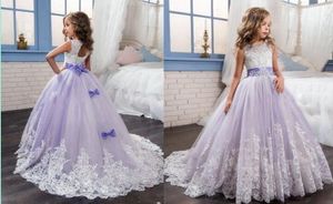 Prinzessin-Applikationen-Blumenmädchenkleider, Perlenschleife, abgestuftes Tüll-Mädchenfestzug-Kleid, knöchellang, maßgeschneiderte Kommunikationskleidung