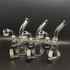 Mini Glass Bongs Oil Rigs med gratis 4mm kvartsbanger och glasskålar 3 färger Kvinnliga 14 mm hård bägar Dab Rigs vattenrör