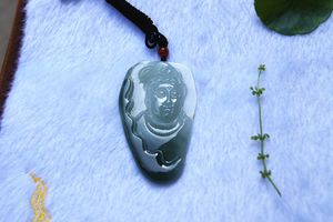 Handgjord snidning av naturfärgad Jade Guanyin Bodhisattva (Talisman) Hängsmycke Halsband (det här är bara en)