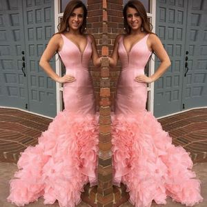 Rosa Organza Ruffles Prom Klänningar Sexig Deep V Neck Mermaid Evening Gowns Cocktail Formell Party Gowns Cheap