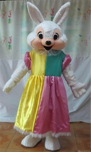 2024 Fantas de coelho Crianças Um traje de mascote de coelho adulto com um vestido colorido para o adulto usar