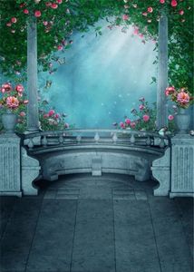 Chiaro di luna attraverso il padiglione vintage Fiori rosa Sfondi da giardino Foglie verdi Fondali fotografici floreali Sfondo di matrimoni fantasy