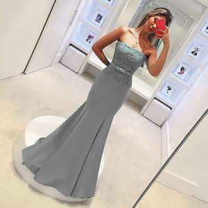 Billiga Lace Country Style Grey Mermaid Bridesmaid Dress Strapless South African Maid of Honor Dress Wedding Guest Gown Custom Made Plus Storlek
