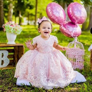 Entzückende rosa Ballkleid-Blumenmädchenkleider für die Hochzeit, Spitzenapplikationen, Geburtstagskleider, perlenbesetztes bodenlanges Tüll-Erstkommunionkleid