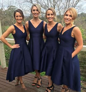 2017 Trädgård Korta Hög Låg Brudtärna Klänningar Med Fickor Navy Blå Billiga V-Hals Platser Maid of Honor Gowns Formell Junior Bridesmaids Dress