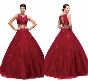 2022 Borgonha Duas peças Quinceanera Vestidos Bola Doce 16 Dress Lace Appliques Beaded Backless Long Sweep Train Festa de Trem Volteiros