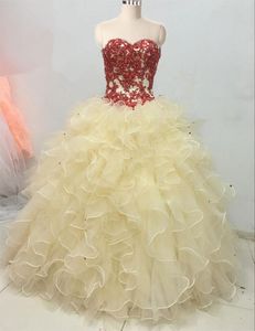 2017 Ny Fashion Crystal Ball Gown Quinceanera Klänningar med Appliques Sequined Lace Up Plus Size Sweet 16 Dress Vestido Debutante Gowns BQ51