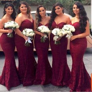 2017 Burgundy Sweetheart Full Lace Country Bridesmaid Dresses Plus Size Sexig Backless Long Mermaid Bröllop Gästklänning Billiga Party Gown