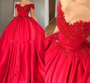 Red Satin Ball Suknia Quinceanera Suknie z koralikami Aplikacje Rękawy Suknia Balowa Prom Dresses Lace Up Vestido de Fiesta na czerwony dywan