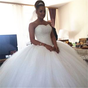 Abiti da sposa con perline di cristallo Nuovo designer di lusso Sweetheart Tulle Puffy Ball Gown Lace up Abiti da sposa 2019