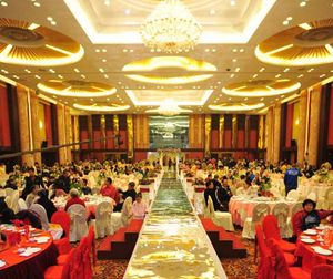 Mirror carpet decorate T-stage show or romantic wedding party double side Silvery by express 1.8m width 0.2mm thickness