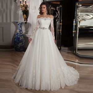 2020 Princess Bateau 목 공 가운 긴 소매 웨딩 드레스 아플리케가 레이스 떨어져 어깨 낭만적 인 vestido de noiva