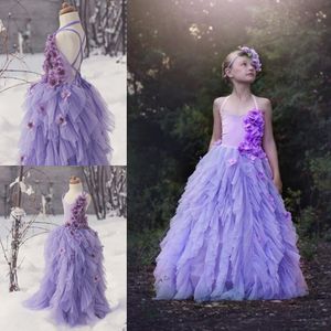 Abiti da bambina di fiore di lavanda Abiti con scollo a V incrociati sul retro Abiti da bambina con fiori fatti a mano Abiti da principessa su misura con volant a strati