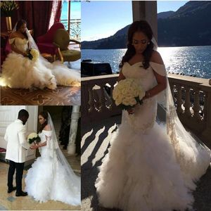 2017 겸손한 인어의 신부 드레스 Shooulder Tulle 비치 캐주얼 웨딩 드레스 골치 아픈 건 Tulle 크리스탈 Tiered Wedding Vestidos Custom Made