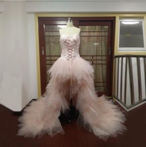 Prawdziwe zdjęcia 2017 Blush Pink Sweetheart Tulle Ruffle Losted Hi Niski Suknie Ślubne Luksusowe Zroszony Cekiny Sąd Pociąg Suknie Ślubne EN8256