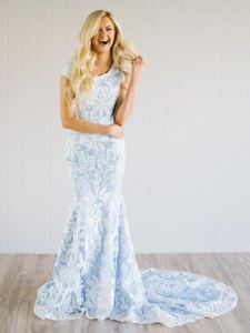 Abiti da sposa modesti in pizzo a sirena blu con maniche ad aletta Collo gioiello Corsetto Back Country Abiti da sposa colorati Realizzati su misura