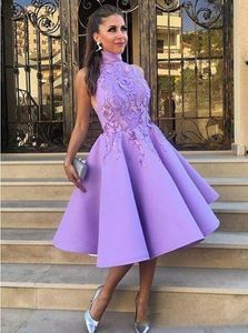 Light Purple Sleeveless Short Bridesmaid Dresses Lace Appliques High Neck Satin Knee Length Bridesmaid Gowns For Wedding Formal Pa284M