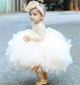 2021 Vintage Güzel Fildişi Bebek Bebek Yürüyor Vaftiz Giysi Çiçek Kız Elbise Uzun Kollu Dantel Sheer Boyun Tutu Balyavatları Ucuz