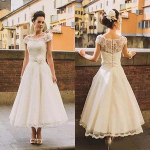 2017 Vintage Avorio Pizzo Lunghezza tè Abiti da sposa economici Manica corta Bottoni ricoperti sul retro Abiti da sposa Plus Size Custom Made EN5112