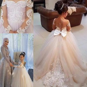 Luz Champagne Flor Meninas Vestidos Longa Manga Laço Applique Bow Sheer Gola Países Vestido Personalizado Tornado Vestidos Comunhão