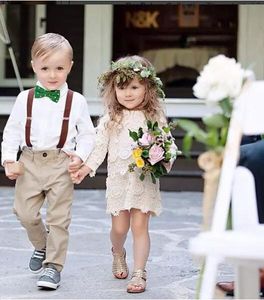 Volle Spitze Blumenmädchenkleider für Hochzeit Lange Ärmel Mädchen Festzug Kleider Günstige Kleine Braut Kurzes Kleid