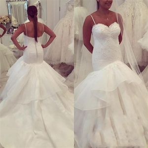 Simples sereia vestidos de casamento espaguete rendas chiffon camadas vestidos de noiva de volta botões coberto de praia vestido de casamento vestidos