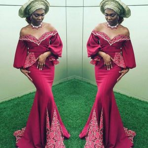 Aso Ebi Mörk Röd Prom Klänningar Sexig Av Skulder Långärmade Sevor Sjöjungfrun Kvällar Lace Appliques Sweep Train Women Formell Party Dress