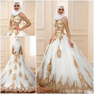 Muslimische Brautkleider 2017 mit Goldapplikationen und 3/7-Ärmeln. Sexy, durchsichtige arabische A-Linie-Brautkleider im indischen Stil, Robe de Mariage