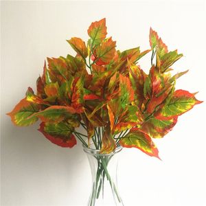 Ein rotes Ahornblatt Blume Pflanze künstliche Herbst Plastikgrüne Grasanlage 35 cm lang für Home Party Dekoration