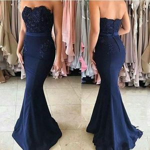 Estate semplici abiti da damigella d'onore sirena lunghi per matrimoni appliques in pizzo in perline blu navy plus size abiti da festa d'onore