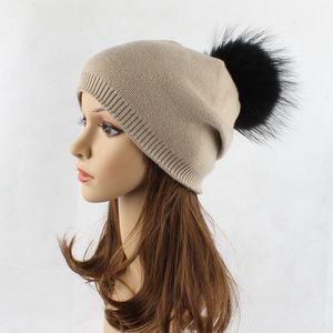 Cappello di lana di alta qualità da donna autunno e inverno tintura di pelliccia di procione cappello lavorato a maglia all'aperto caldo cappello invernale con palla di capelli neri