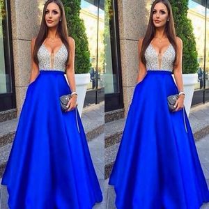 Eleganckie w pełni zroszony Rhinestone Suknie wieczorowe Royal Blue Cekinowe Party Prom Dresses Bez Rękawów A-Line Pageant Dresses V-Neck Suknia wieczorowa